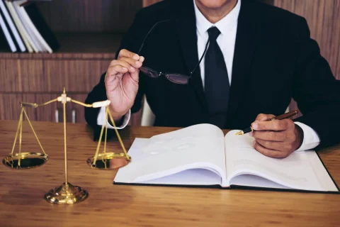 الاستشارات القانونية