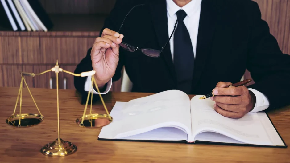 الاستشارات القانونية